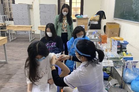 Quận Ba Đình: Tổ chức tiêm vắc xin phòng COVID-19 cho hơn 4000 học sinh