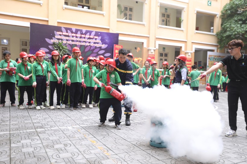 Trường Mầm non Tuổi Hoa dự sinh hoạt ngoại khóa “Học sinh với công tác phòng cháy, chữa cháy”
